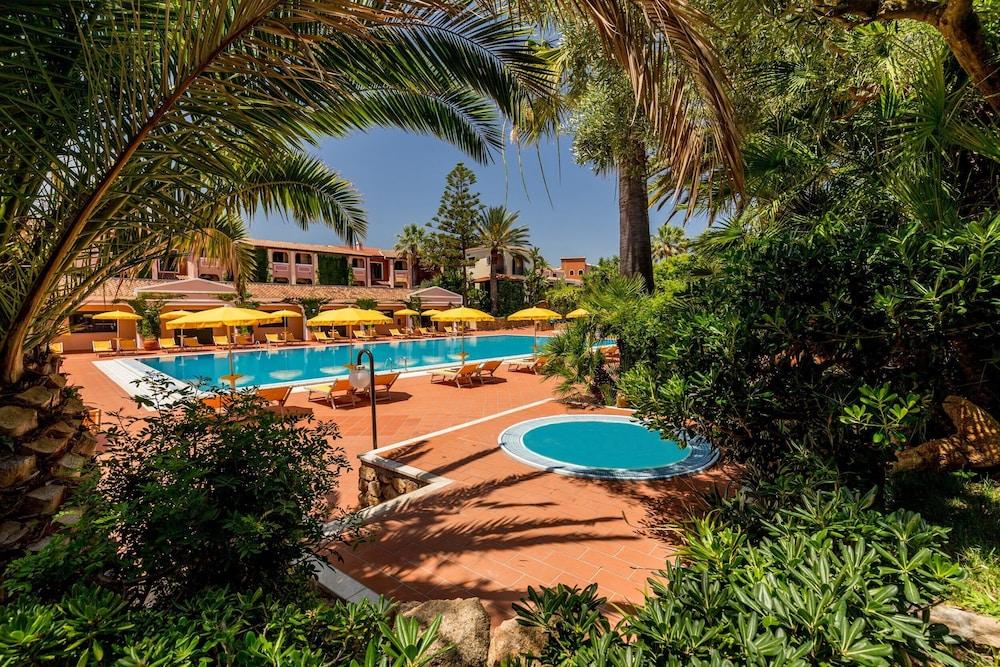 Cala Ginepro Hotel Resort & Spa オロゼーイ エクステリア 写真